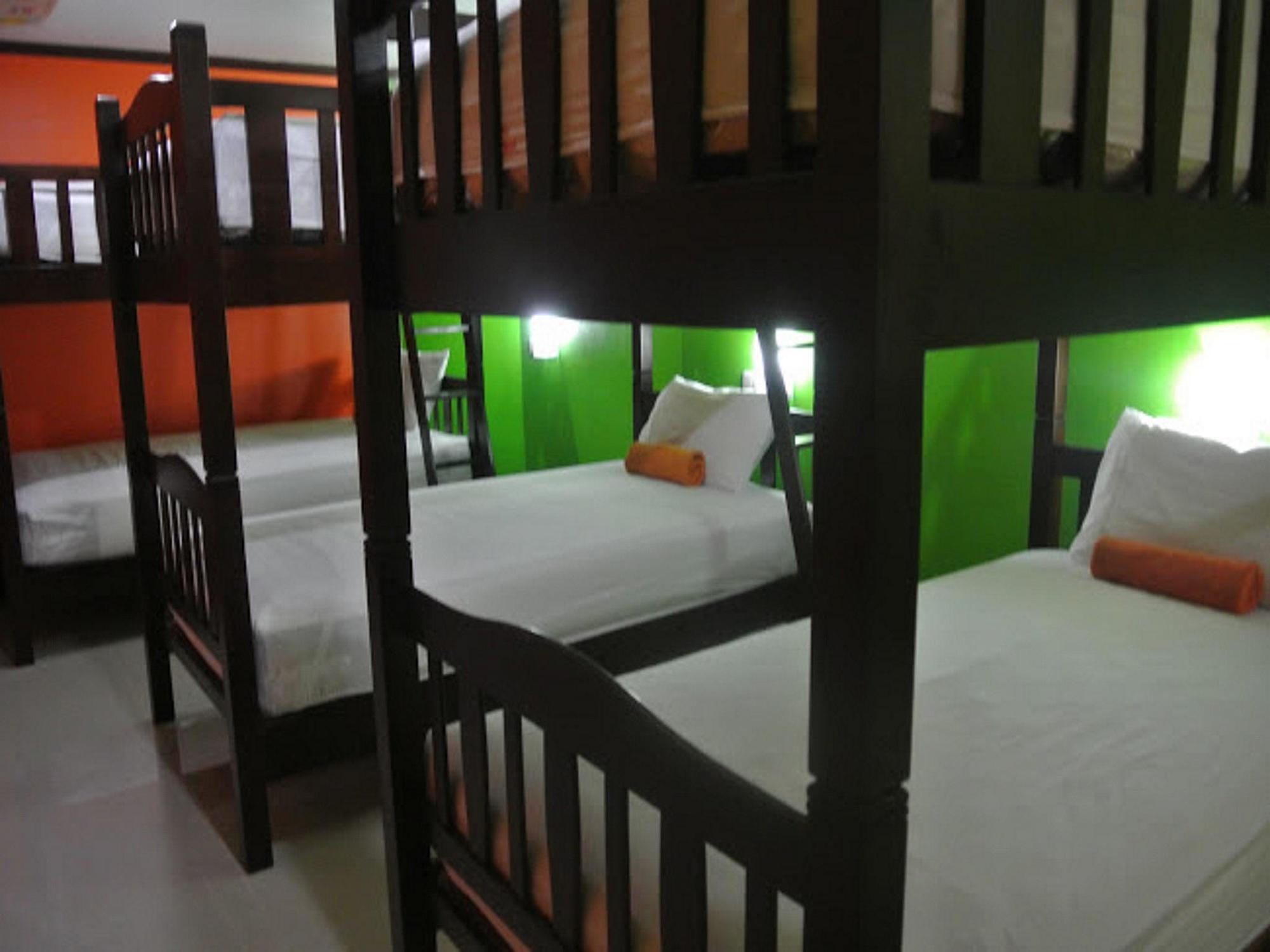 Silla Patong Hostel Exterior foto