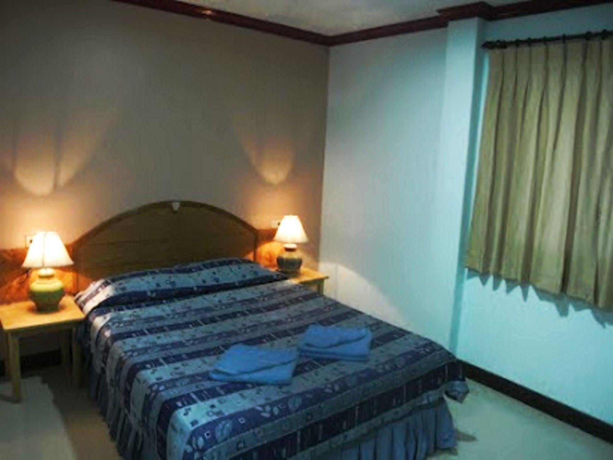 Silla Patong Hostel Exterior foto