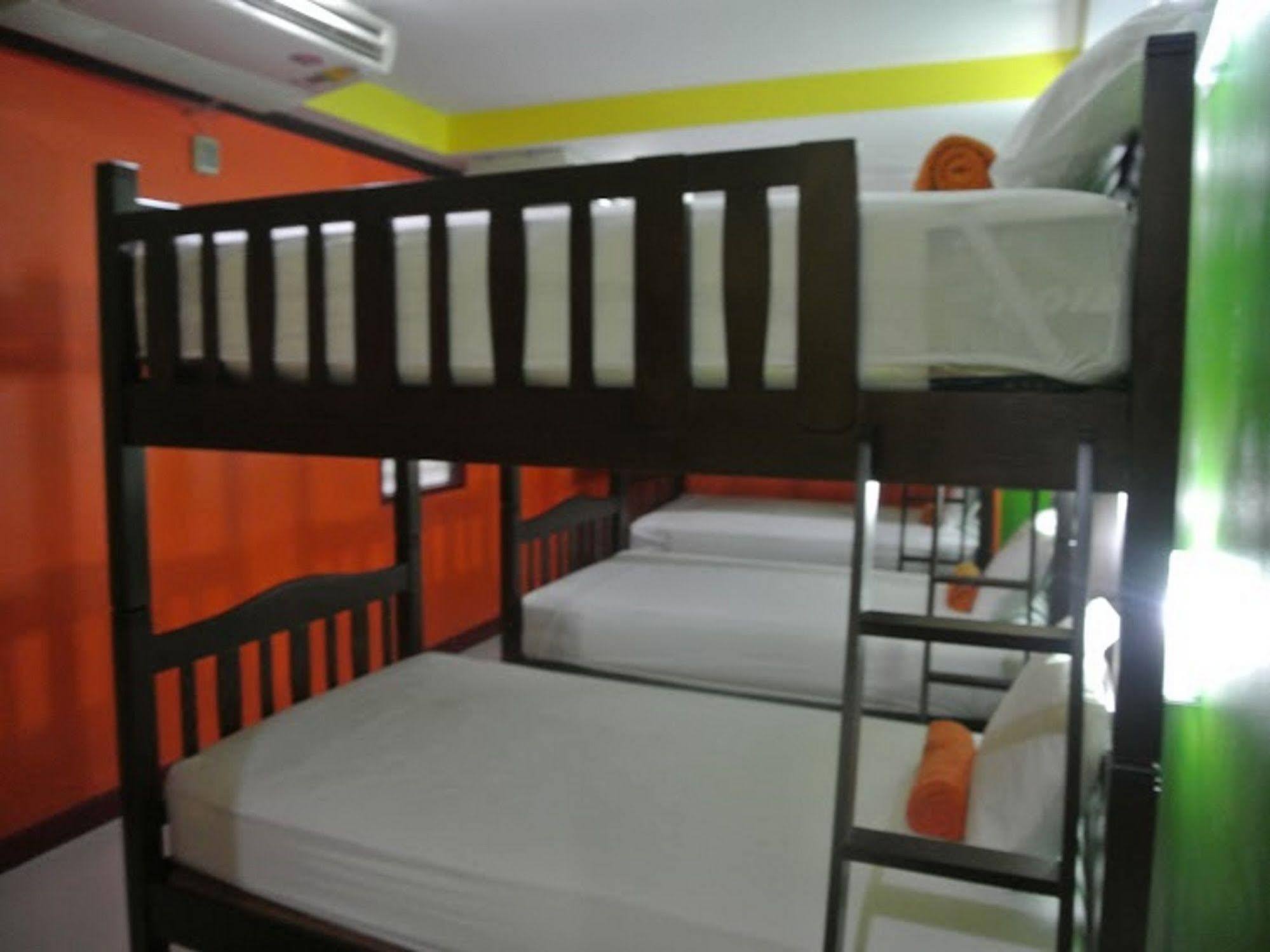 Silla Patong Hostel Exterior foto